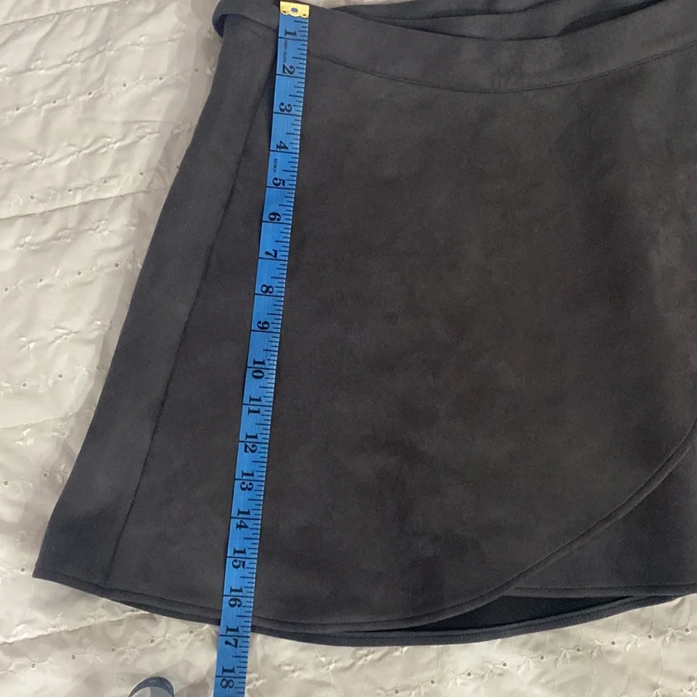 Lulu’s Skirt - Picture 2 of 6